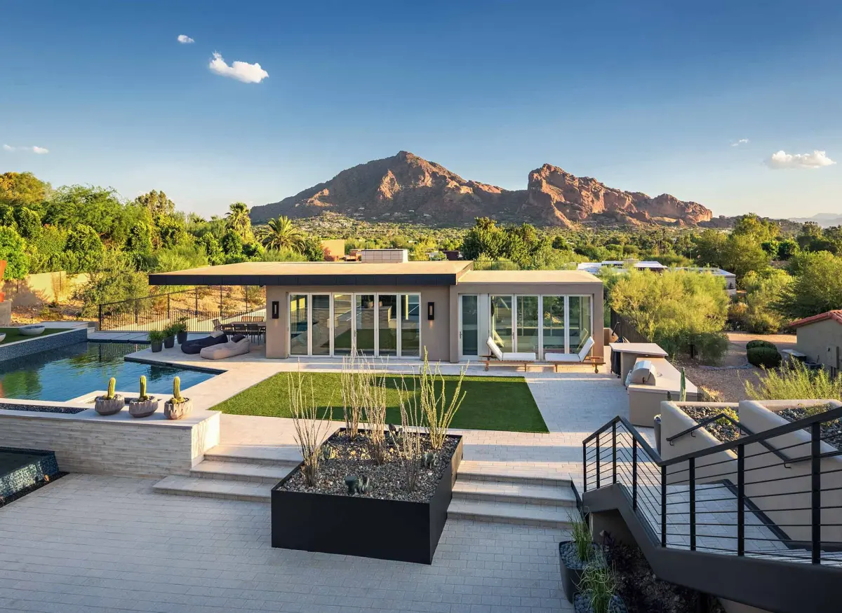 Golf clubhouse and fairway architecture by PHX Architecture